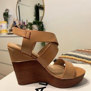LIKE NEW - Cute Aldo summer wedge, comfy, worn once, like new